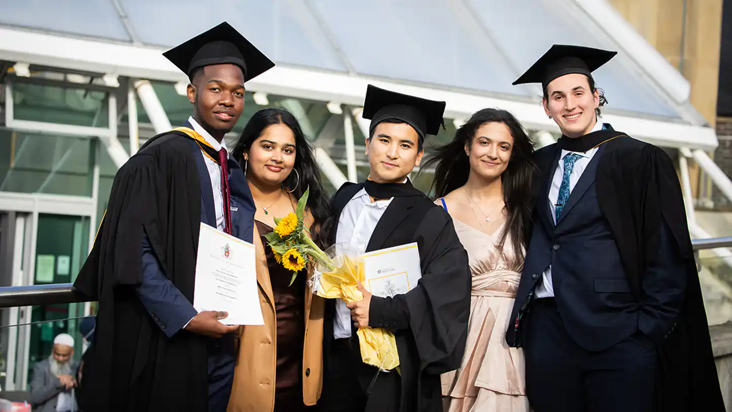 🎓 CẬP NHẬT QUAN TRỌNG TỪ ĐẠI HỌC BRADFORD – THAY ĐỔI MỨC HỌC PHÍ QUỐC TẾ TỪ NĂM HỌC 2026/27